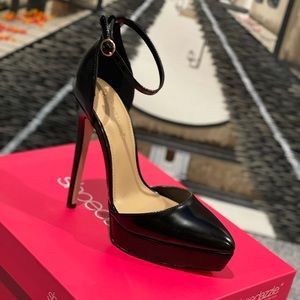Shoedazzle, Rish Black Pumps
